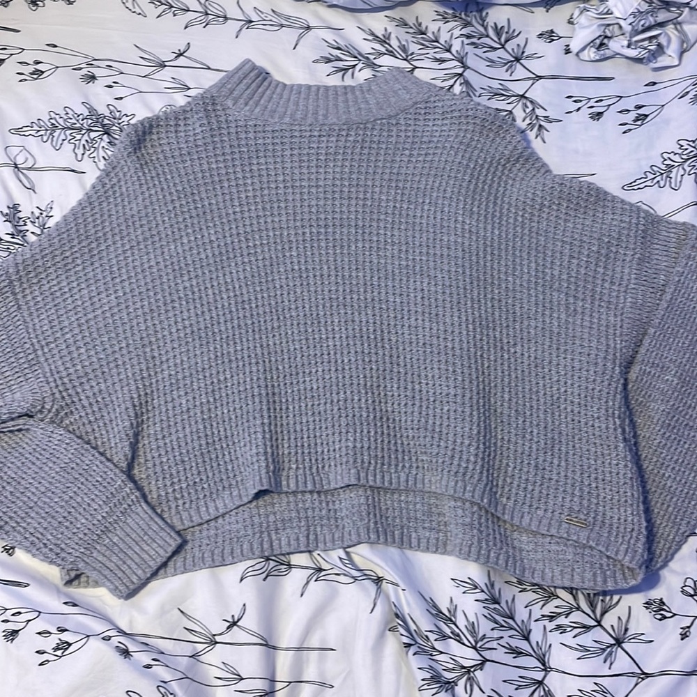 Grey hollister top